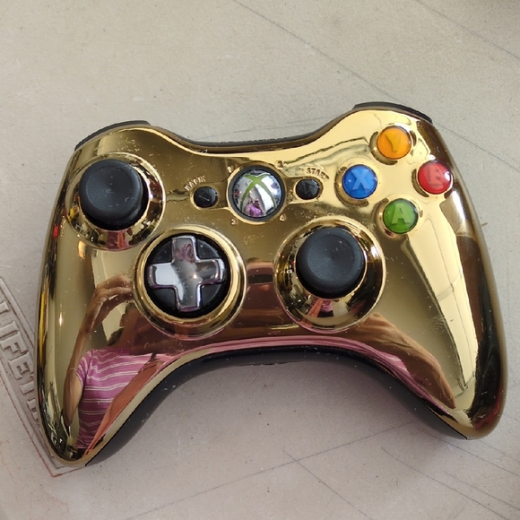 Xbox One Wireless Metallic Gold Game‎ Controller - Picture 1 of 4